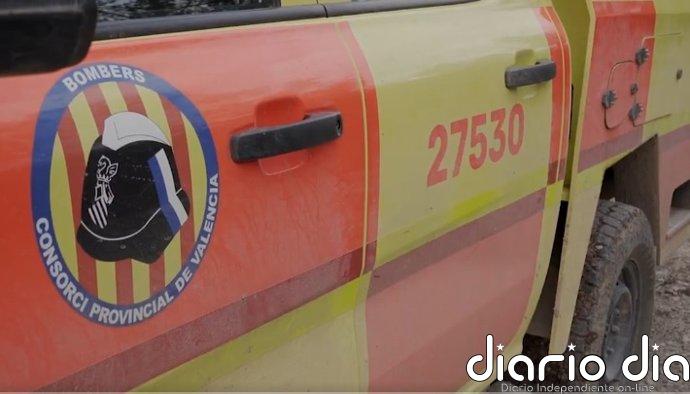 Varios rescatados y asistidos, algunos menores, en el incendio de un piso de madrugada en Aldaia