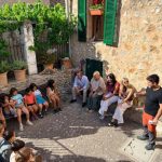 Vera destaca el modelo pedagógico del Camp d'Aprenentatge d'Orient por enseñar en "pleno contacto con la naturaleza"