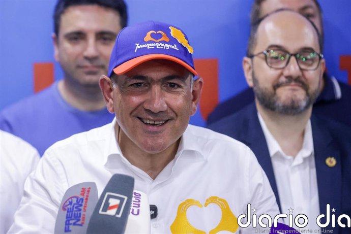 Zelenski felicita a Pashinián por el triunfo electoral y pide a la UE "apoyo real" a Armenia
