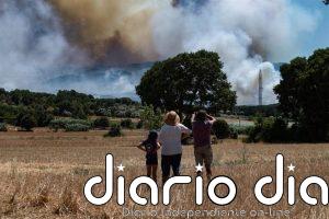 184 bomberos y 40 dotaciones continúan trabajando en el incendio de la Bisbal (Girona)