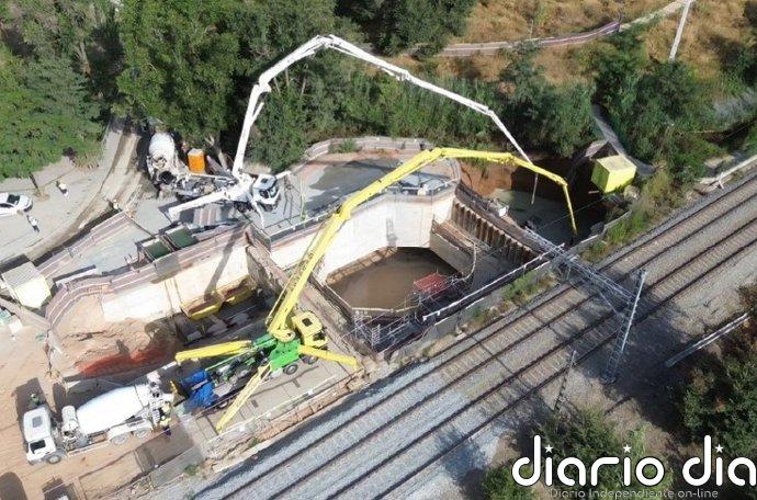 Adif finaliza las tareas de reposición del terreno afectado por el socavón de Montcada (Barcelona)