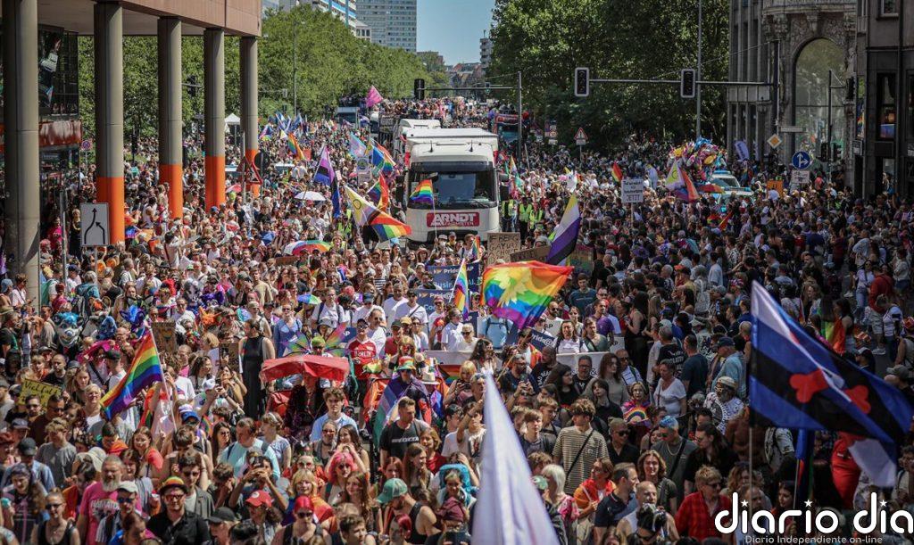 Al menos un muerto y 14 heridos por un atropello masivo durante la fiesta del Orgullo en Berlín
