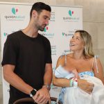 Alba Silva y Sergio Rico abandonan el hospital con su hijo Sergio: "Ha sido un parto de película"