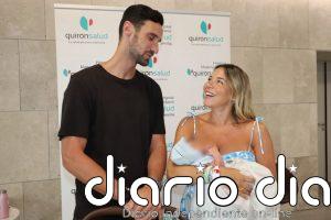 Alba Silva y Sergio Rico abandonan el hospital con su hijo Sergio: "Ha sido un parto de película"