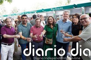 Alfonso Rueda y Martínez-Almeida celebran la "gran fiesta" del Albariño en Cambados (Pontevedra)
