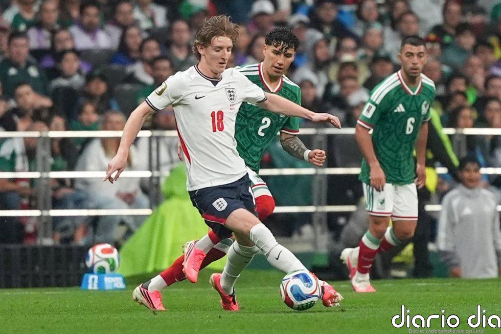 Anthony Gordon asume que fue "solo una broma" el comentario que le hizo Javier Aguirre