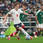 Anthony Gordon asume que fue "solo una broma" el comentario que le hizo Javier Aguirre