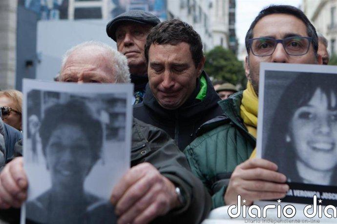 Argentina recuerda a la víctimas del atentado contra la AMIA entre críticas a la falta de avances judiciales