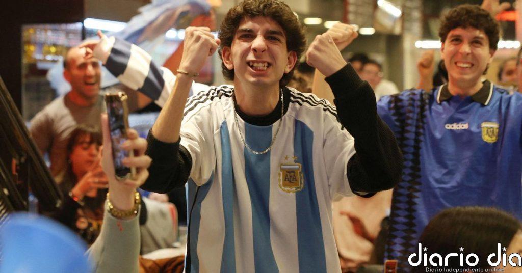 Argentina se vuelca en las calles para celebrar el pase a las semifinales del Mundial