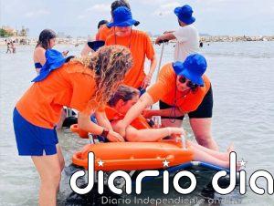 Arranca el servicio de playas accesibles en Alicante mientras Cocemfe advierte de que llega con "un mes de retraso"