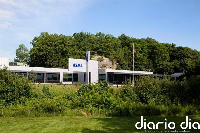 ASML gana un 22% más hasta junio y eleva previsiones