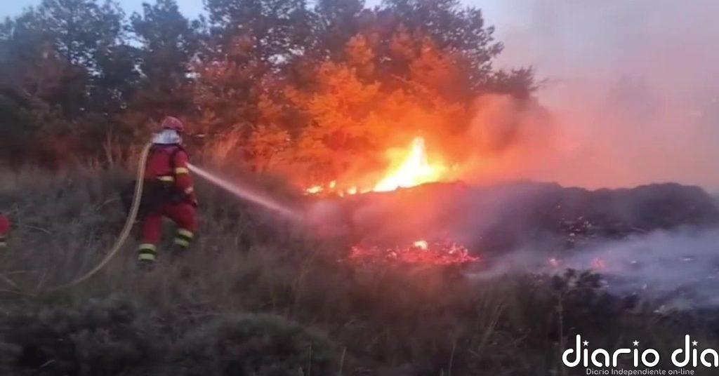 Avanza el incendio declarado en Ejulve (Teruel)