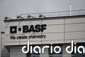 Basf dispara un 472% el beneficio hasta junio por atípicos y revisa al alza sus previsiones