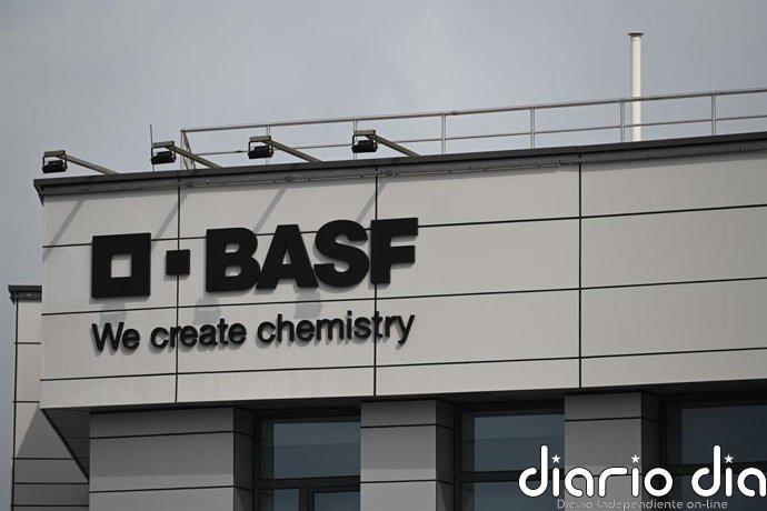 Basf dispara un 472% el beneficio hasta junio por atípicos y revisa al alza sus previsiones