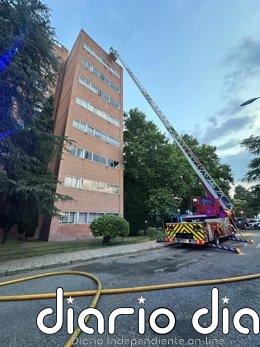 Bomberos extinguen un incendio en la azotea de la Facultad de Derecho de la Complutense Bomberos extinguen un incendio en la azotea de la Facultad de Derecho de la Complutense