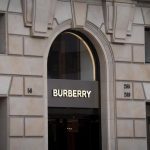 Burberry facturó un 5% más en su primer trimestre fiscal por su impulso en el continente americano y China