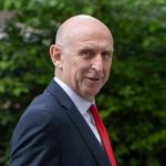 Burnham designa como ministro de Finanzas a John Healey, responsable de Defensa con Keir Starmer