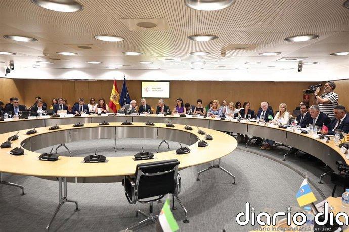 C-LM pide al PP que apoye la senda de estabilidad y Asturias exige una reforma de la regla de gasto