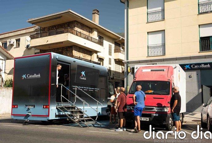 CaixaBank desplaza oficinas móviles a localidades afectadas por los incendios de Ávila