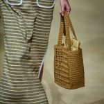 Capazo, con flecos, en forma de abanico Los cinco tipos de bolsos que elevarán tus ‘looks’ de verano 2026
