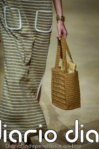 Capazo, con flecos, en forma de abanico Los cinco tipos de bolsos que elevarán tus ‘looks’ de verano 2026