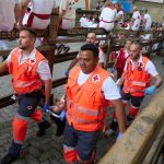 Catorce heridos en el quinto encierro de los Sanfermines, uno de ellos con una cornada en la cara