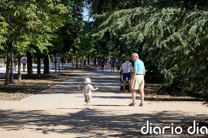 CEOMA reclama el reconocimiento de los abuelos como "engranajes imprescindibles" de la vida familiar española