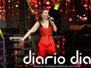Chenoa rompe su silencio en pleno concierto tras la polémica por su perrita Chloe: "Vamos a intentar desconectar"
