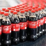 Coca-Cola gana un 16% más en el segundo trimestre y mejora sus previsiones anuales