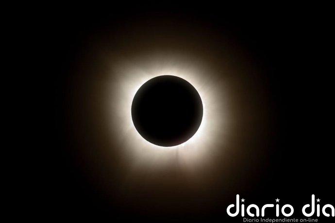 Consum inicia una campaña de inspección en la venta de gafas para el eclipse solar del 12 de agosto