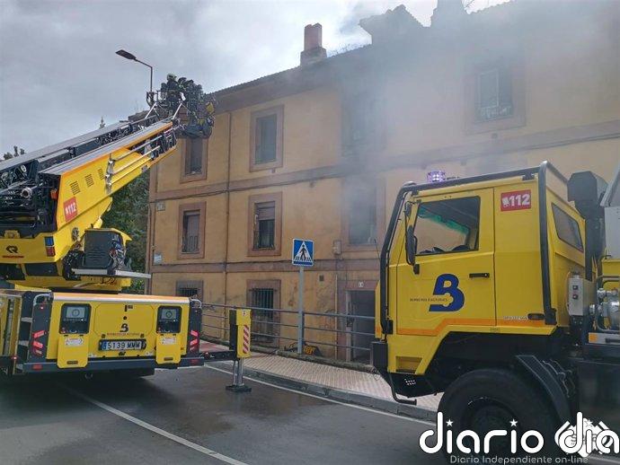 Controlado un incendio en un inmueble de La Felguera (Langreo)