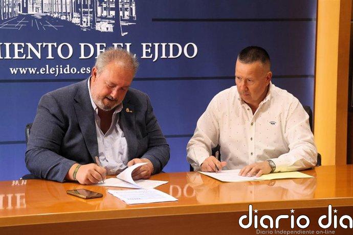 Correos facilita el pago de los recibos de DUE-Aguas de El Ejido (Almería) en sus oficinas y mediante el reparto rural