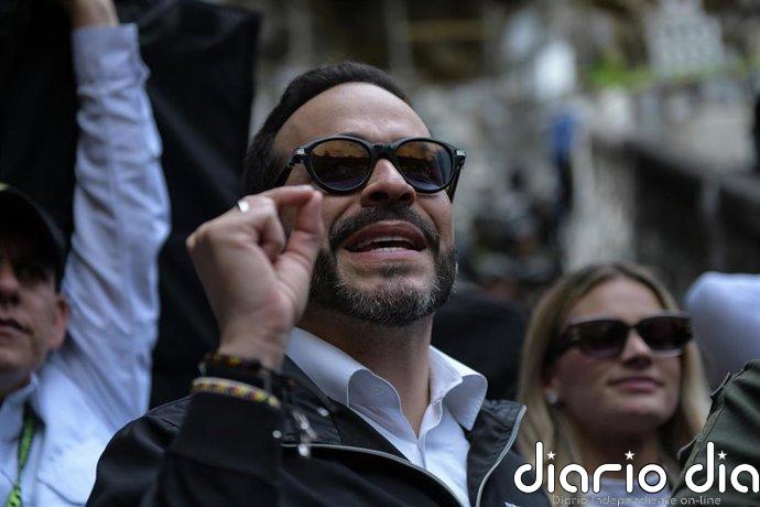 De la Espriella ordena detener el proceso de transición con el "gobierno corrupto" de Gustavo Petro en Colombia