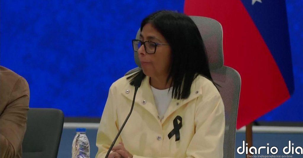 Delcy Rodríguez defiende su gestión del doble terremoto en una rueda de prensa para medios internacionales