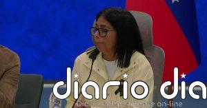 Delcy Rodríguez defiende su gestión del doble terremoto en una rueda de prensa para medios internacionales