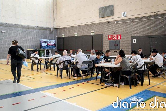 Desalojan a unas 5.000 personas de un camping en El Escorial por el humo del gran incendio de la Sierra Oeste