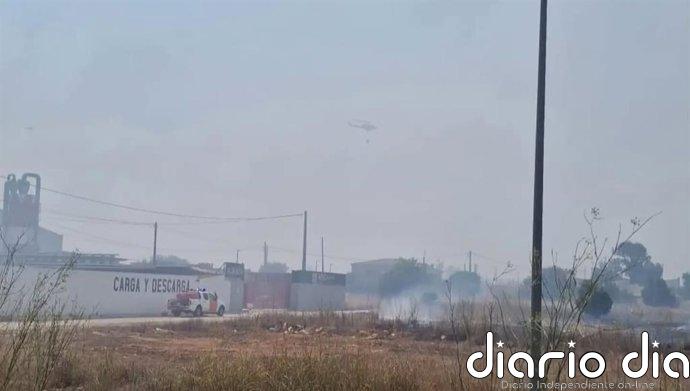 Desalojan por precaución la zona aledaña a un centro comercial y un hotel por un incendio en Aldaia, ya controlado