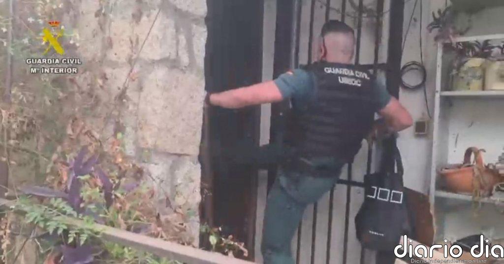 Desalojo in extremis de una urbanización de Villa del Prado (Madrid) por el avance del fuego de Almorox