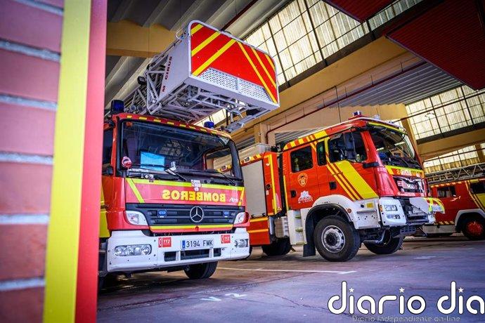 Desalojo preventivo de 150 vecinos de un bloque de pisos en Linares (Jaén) por un incendio en la novena planta