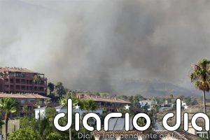 Desalojo preventivo de un millar de personas por el incendio de Benahavís (Málaga) y reabierta la AP-7