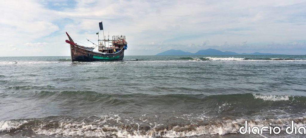 Desaparecen más de 500 personas en naufragios en Myanmar