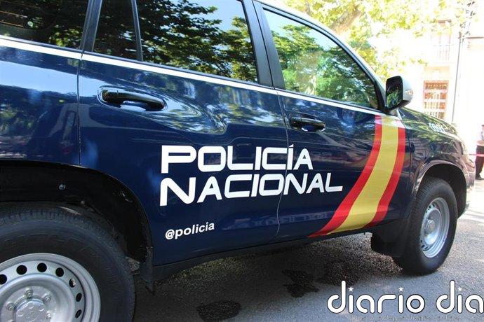 Detenido el dueño de un bar de Elx por pagar a personas vulnerables por robar latas de conservas
