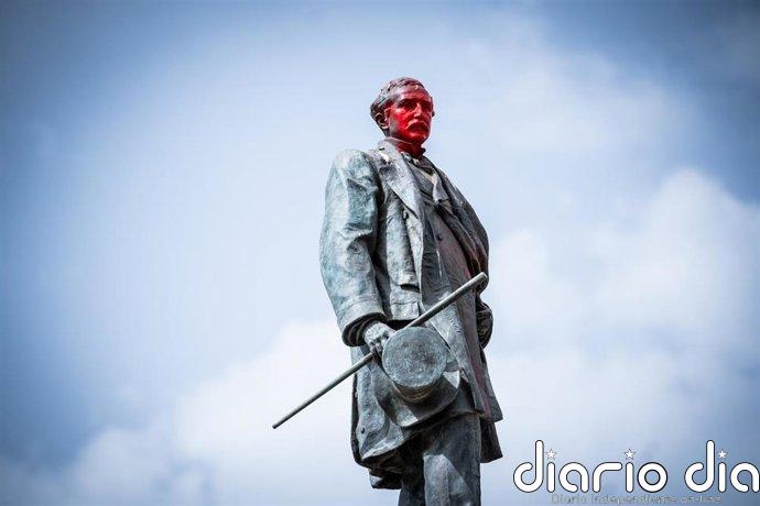 Detenido el presunto autor de las pintadas a la estatua de Marqués de Larios de Málaga
