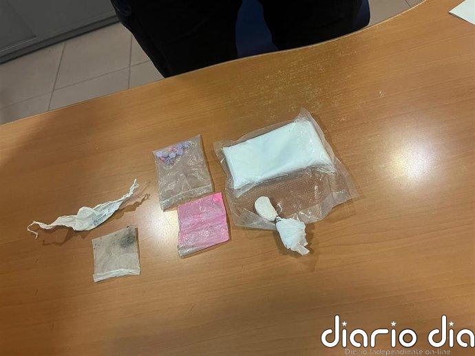 Detenido en Almería un varón con drogas ocultas en su ropa interior que iba en un coche con las luces apagadas