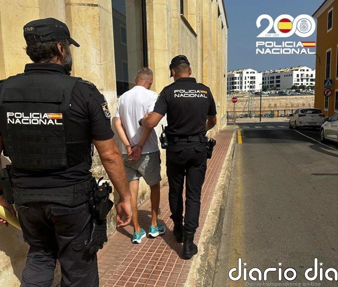 Detenido un hombre por robar en varios establecimientos de Ciutadella objetos valorados en 5.000 euros
