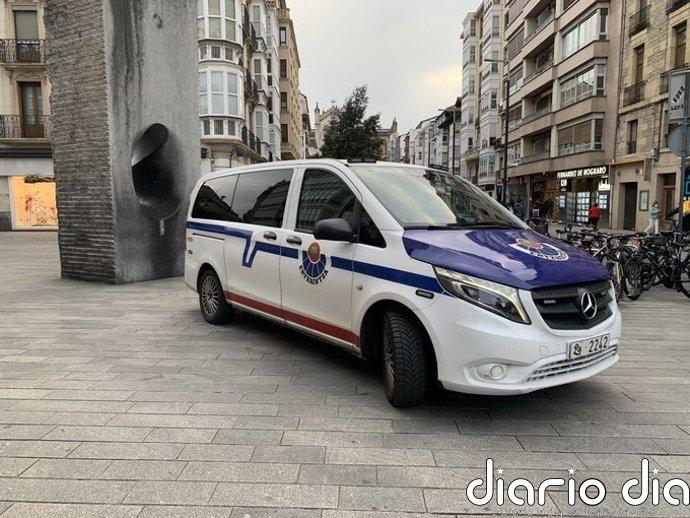 Detenido un joven de 19 años por golpear y robar un teléfono móvil a un viandante en Vitoria-Gasteiz