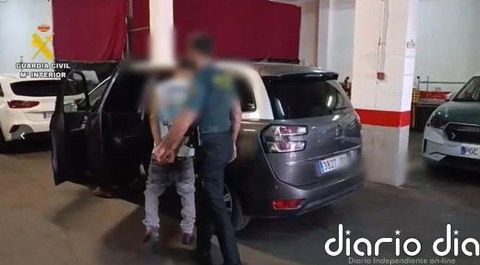 Detenido un menor de edad por robar mediante el 'mataleón' a personas mayores en Majadahonda