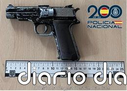 Detienen a un hombre por amenazar a varias personas con un arma simulada y una navaja en Las Palmas de Gran Canaria