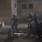 Duros enfrentamientos con la policía tras la muerte de un migrante en Bolonia