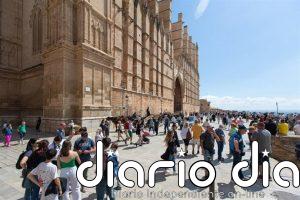Economistas piden detener el crecimiento del sector turístico para evitar que el Estado del Bienestar "se arruine"